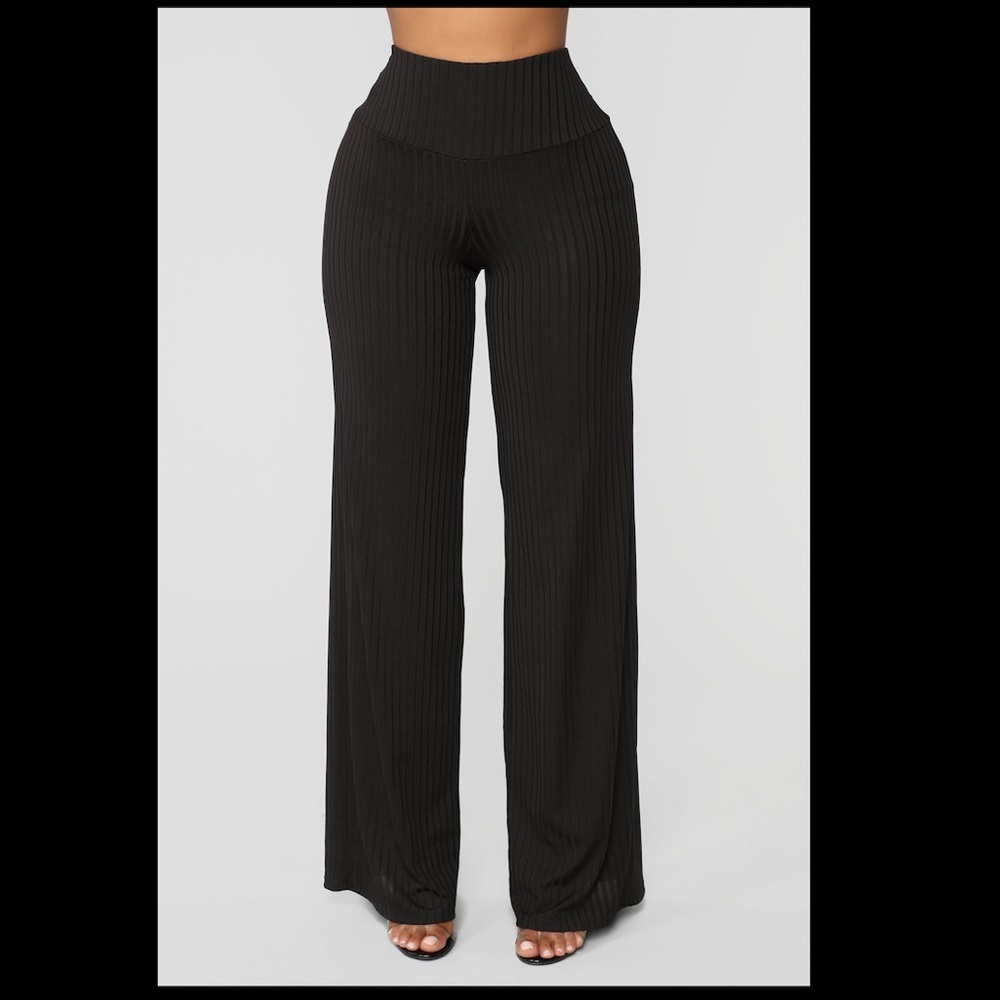 Black pants - line